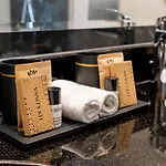 Plaza Premium فندق 4*