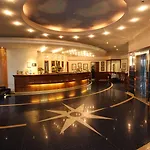 Plaza Premium 4*