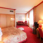 Plaza Premium فندق