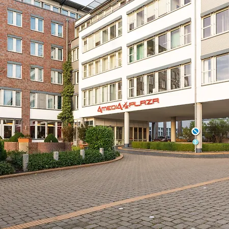 Hotel Plaza Premium 4*