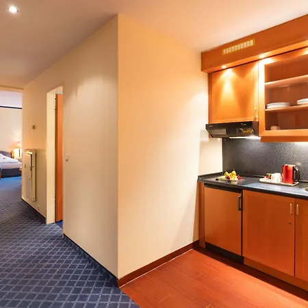 Hotel Plaza Premium 4*