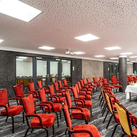 Plaza Premium 4* Шверін