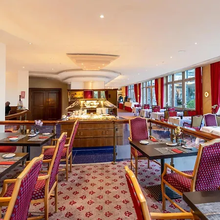Plaza Premium 4* Шверін