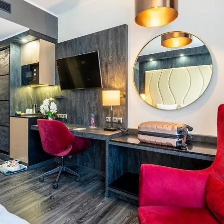 Plaza Premium 4* Шверін