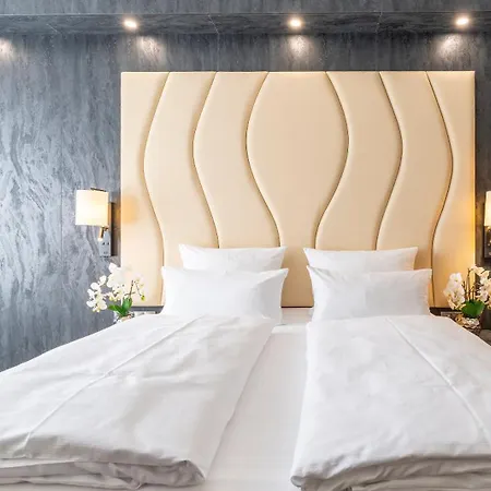 Plaza Premium Готель Шверін