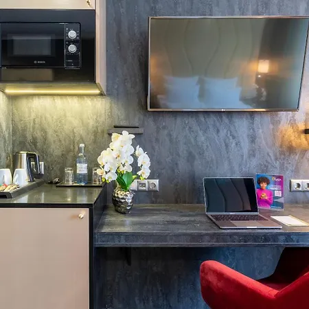 Plaza Premium 4* Шверін