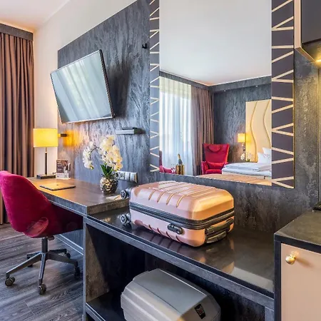 Plaza Premium Готель 4*