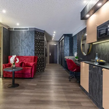 Plaza Premium Готель