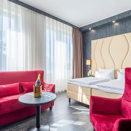 Plaza Premium Готель 4*