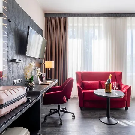 Plaza Premium Готель 4*
