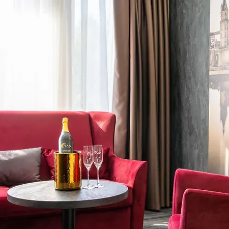 Готель Plaza Premium
