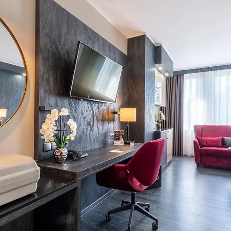 Plaza Premium Готель 4*