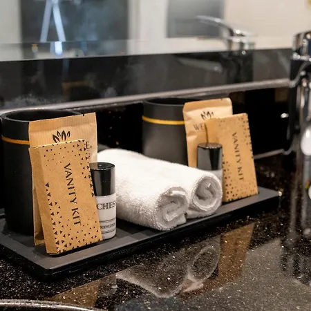 Plaza Premium Готель 4*