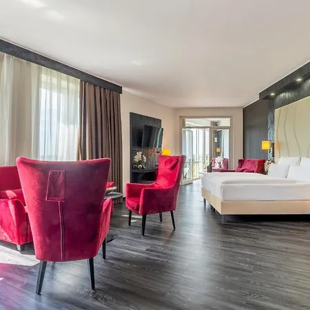 Ξενοδοχείο Plaza Premium 4*