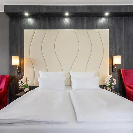 Hotel Plaza Premium 4*