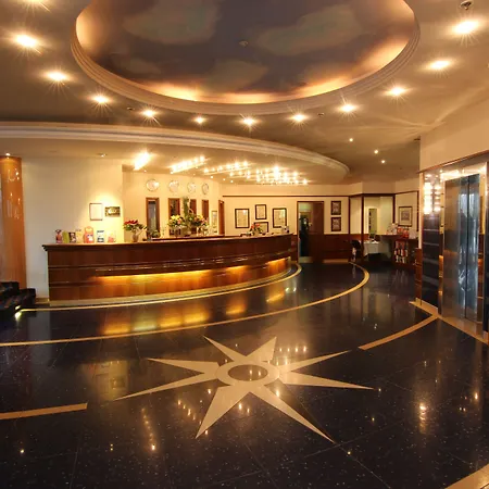 Plaza Premium 4*