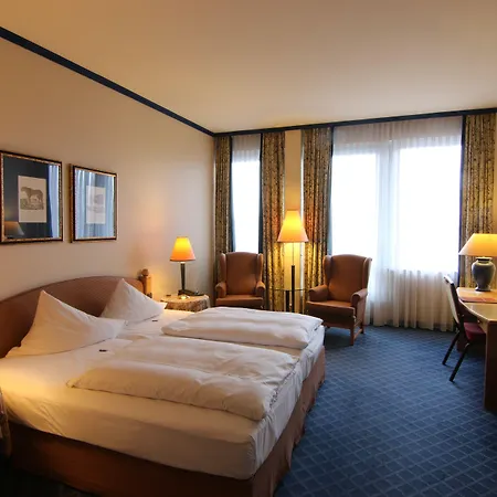 Plaza Premium 4*