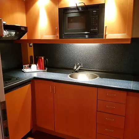Plaza Premium Готель 4*