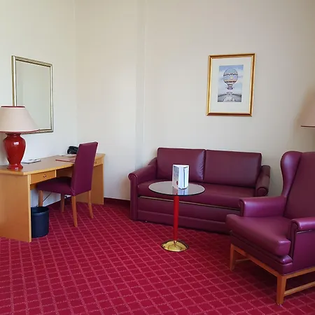 Hotel Plaza Premium 4*