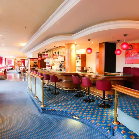 Plaza Premium Hotel 4*