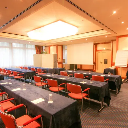 Plaza Premium Hotel 4*