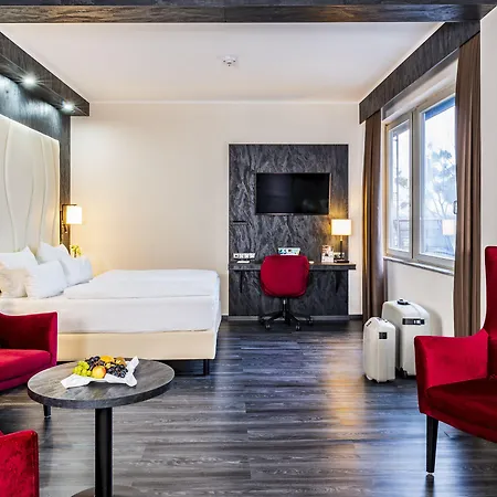 Plaza Premium 4*