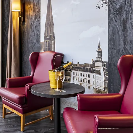 Plaza Premium Hotel 4*